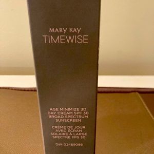 Mary Kay Day Cream/Dry, Combination/SPF30.